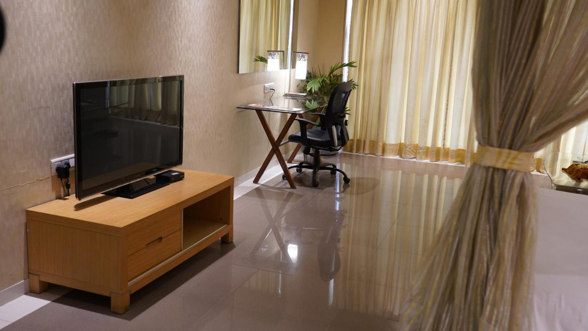 Hotel Seasons Rajkot Exterior foto