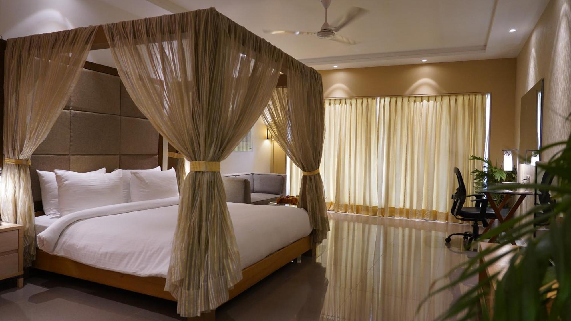 Hotel Seasons Rajkot Exterior foto