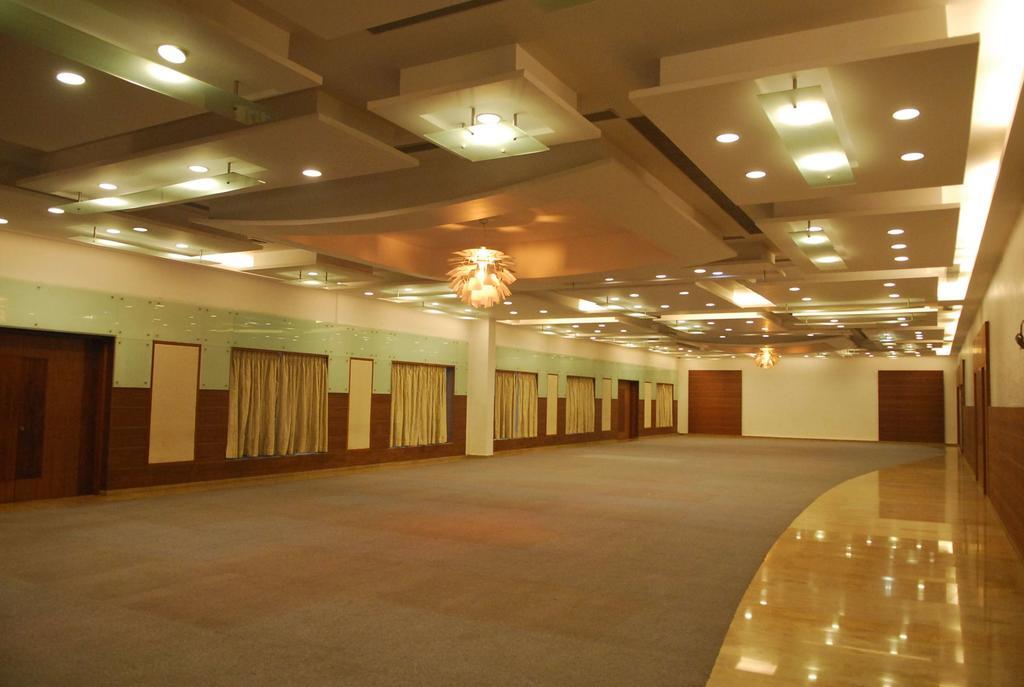 Hotel Seasons Rajkot Exterior foto