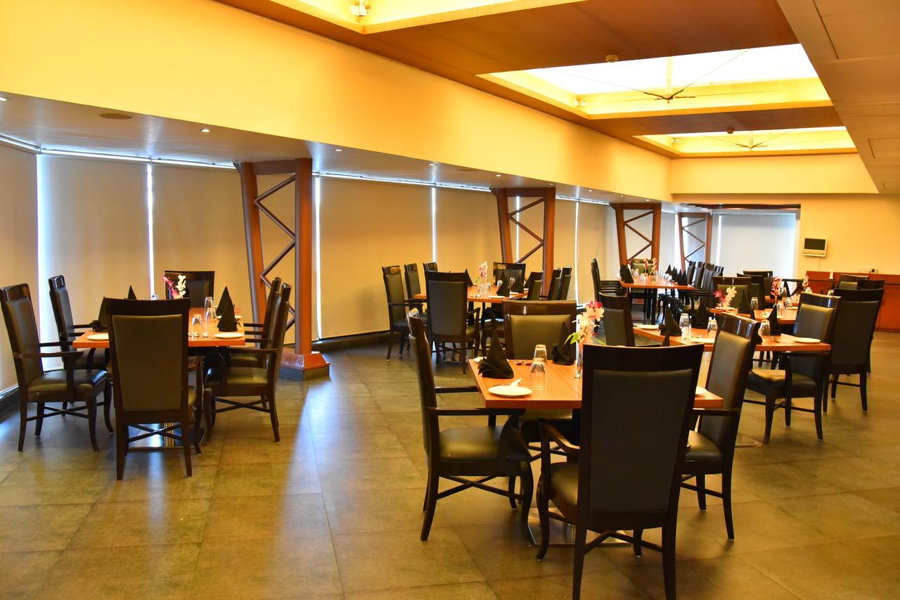 Hotel Seasons Rajkot Exterior foto