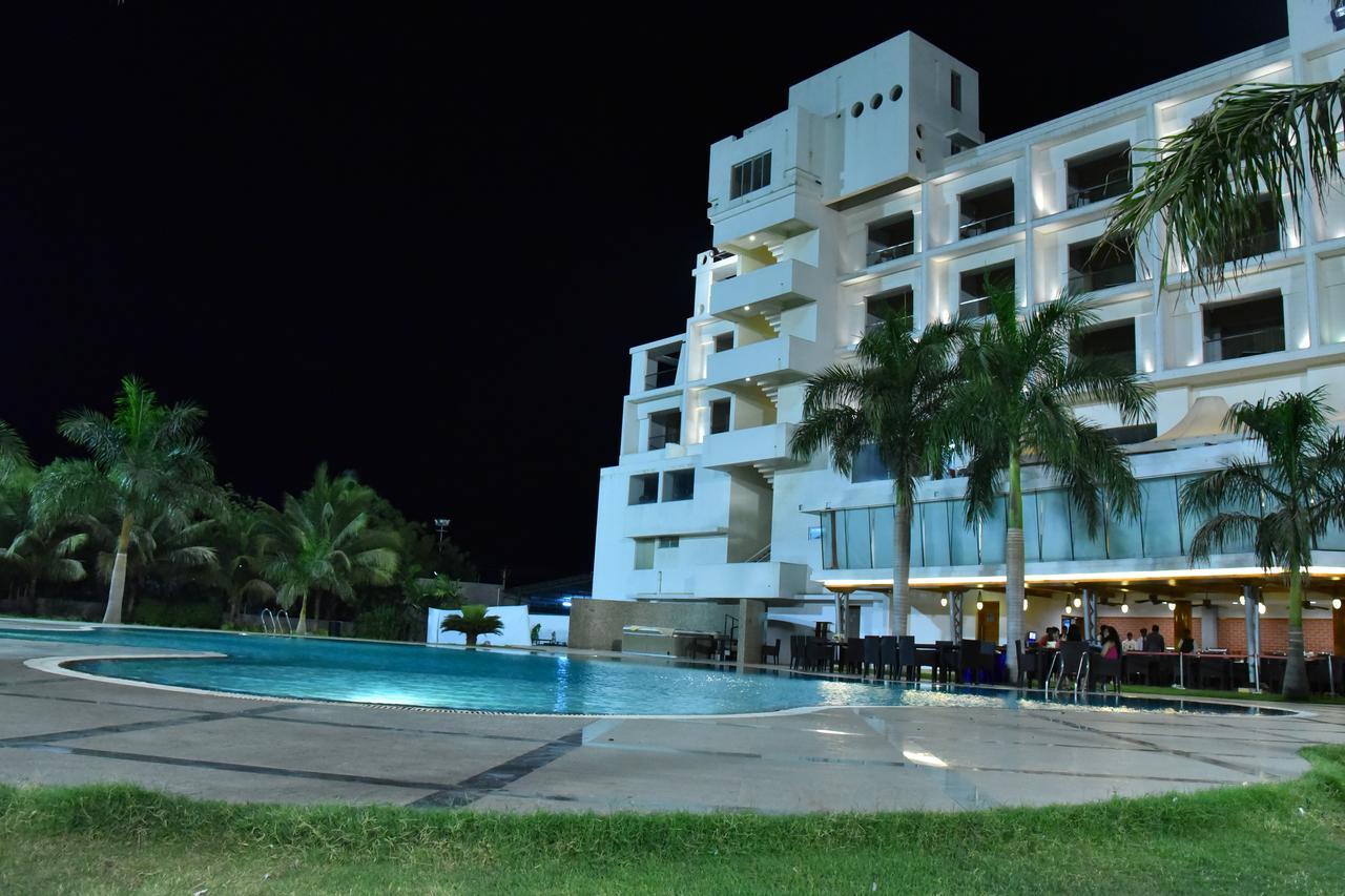 Hotel Seasons Rajkot Exterior foto