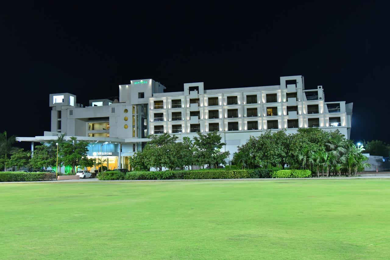 Hotel Seasons Rajkot Exterior foto