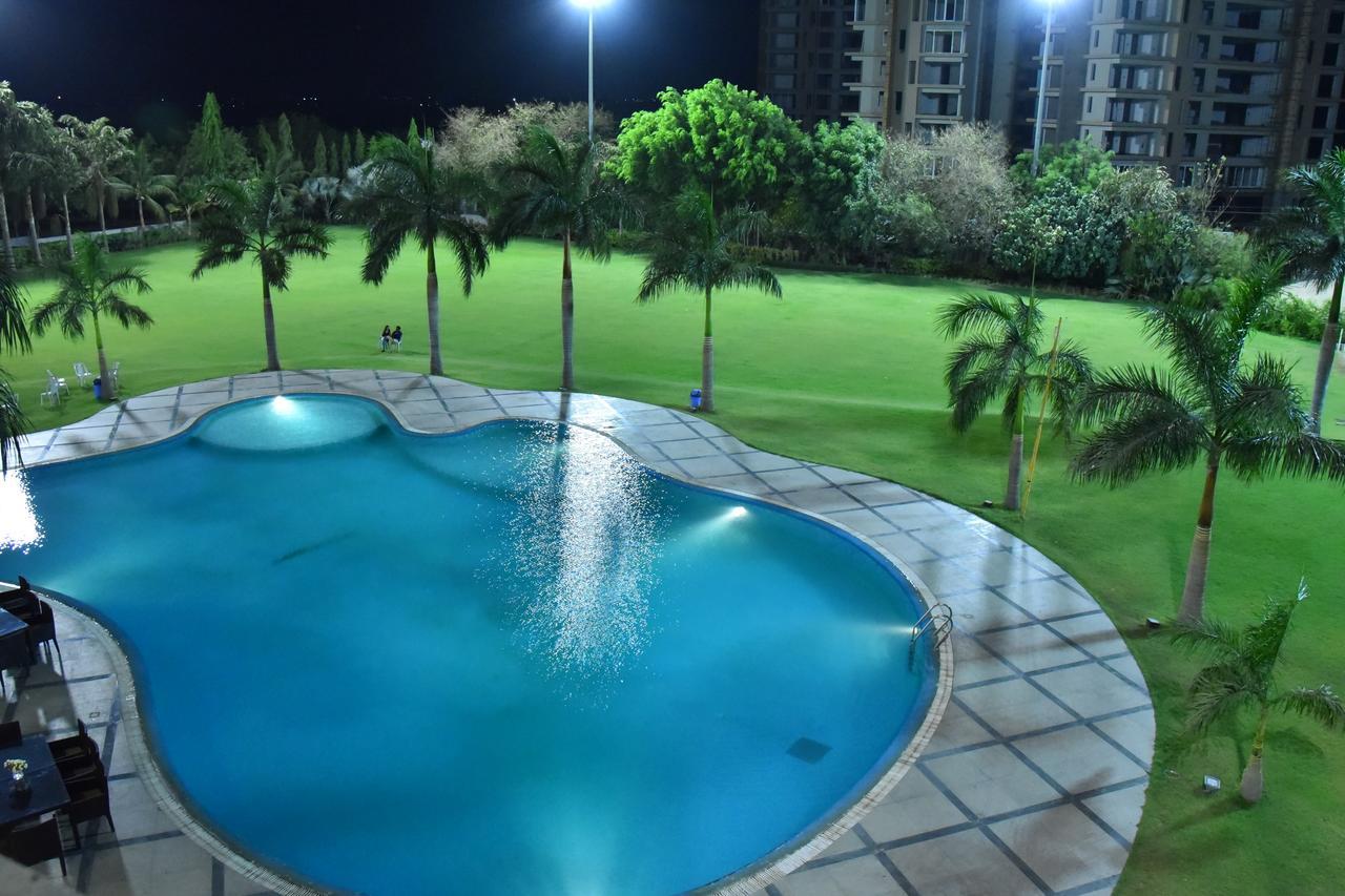 Hotel Seasons Rajkot Exterior foto