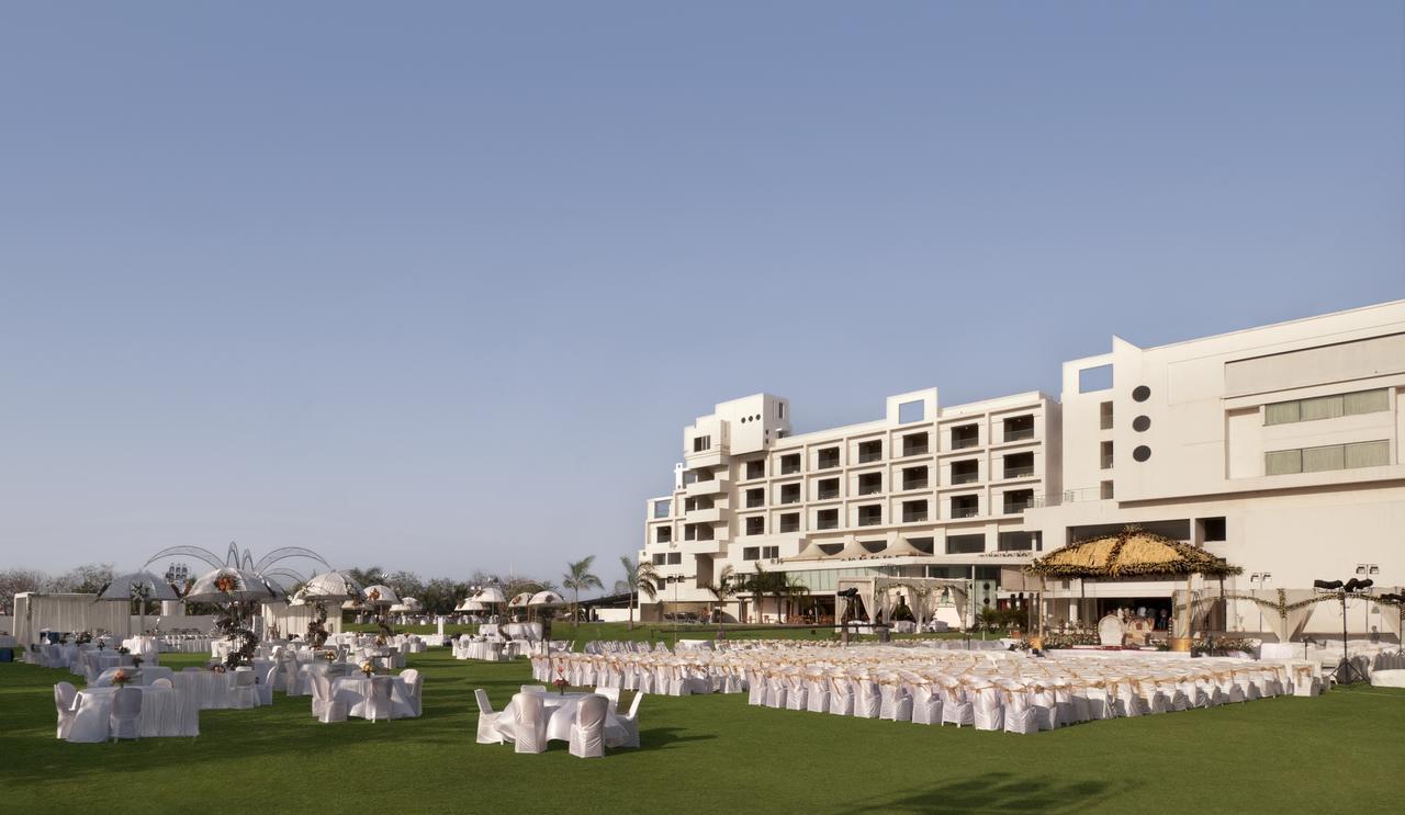 Hotel Seasons Rajkot Exterior foto