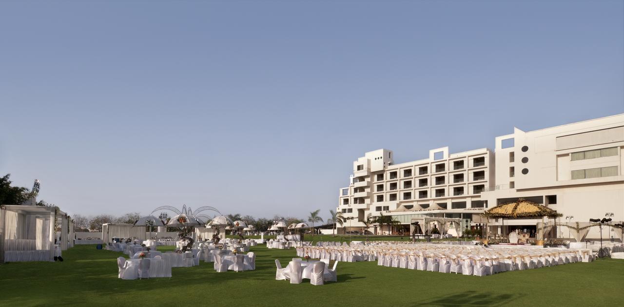 Hotel Seasons Rajkot Exterior foto